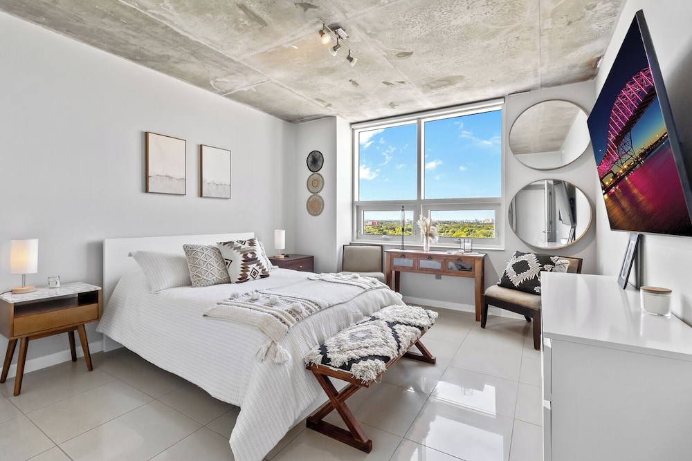Deluxe Apartment, 1 Queen Bed, Non Smoking, City View photo 1