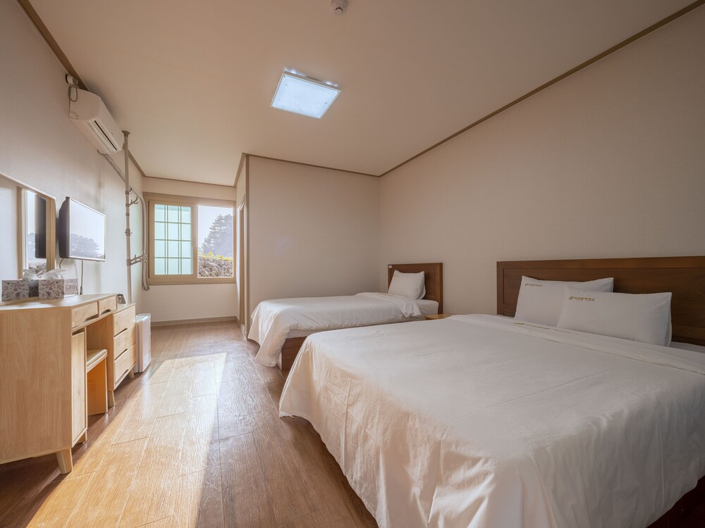 C. Hotel Type (Twin) photo 1
