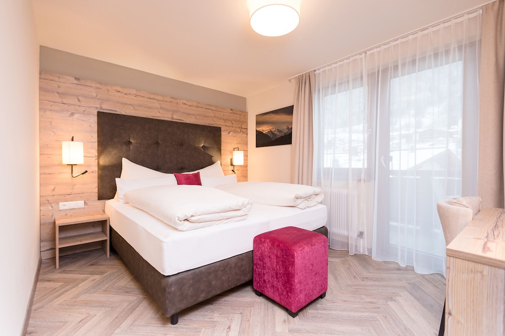 Premium Double Room, 1 Double Bed, Balcony photo 2