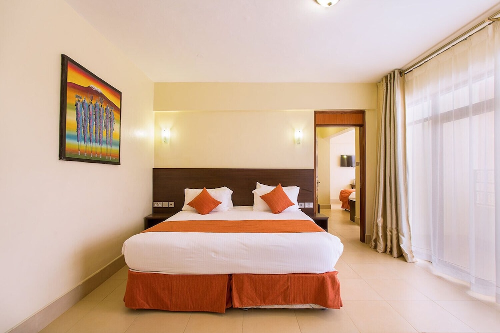 Family Double Room, 2 Queen Beds, Balcony, Pool View photo 1