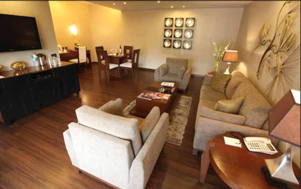 Junior Suite, City View, Garden Area