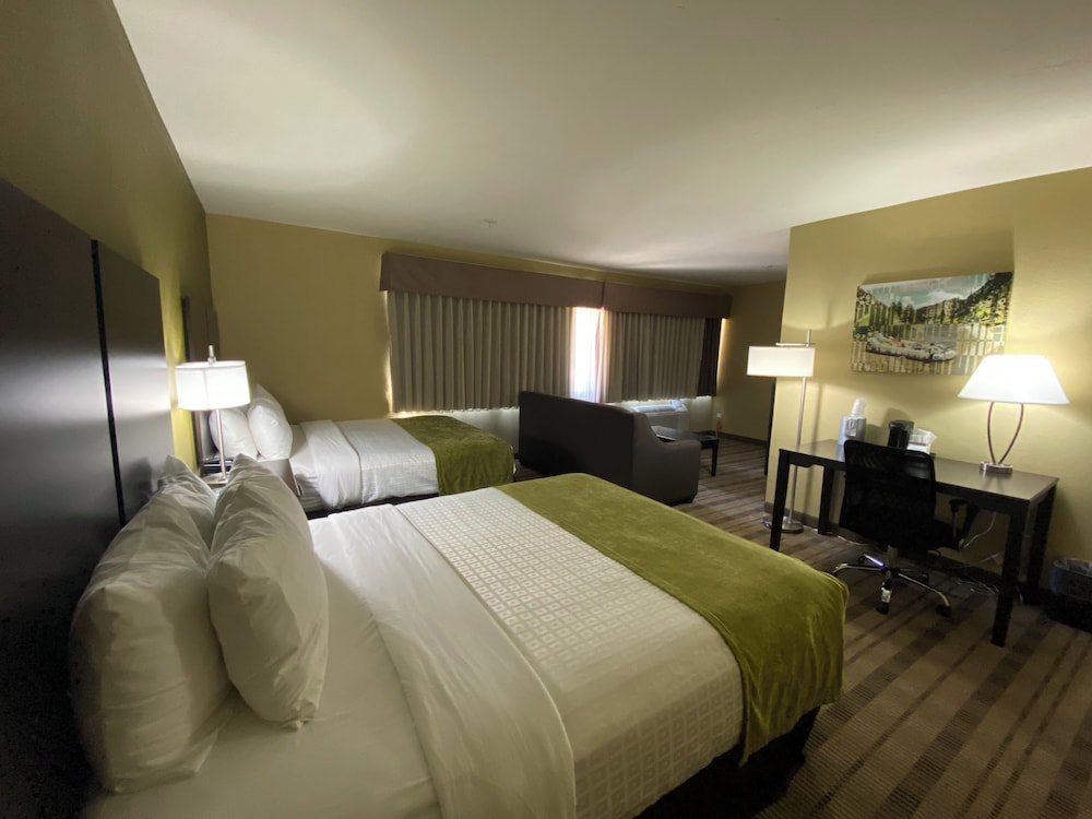 Double Room, Multiple Beds, Non Smoking photo 3