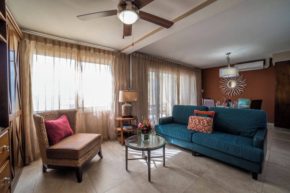 Deluxe Suite, 2 Bedrooms, Fully Equipped Kitchen