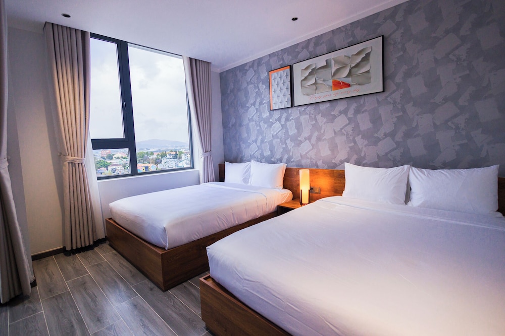 Superior Quadruple Room, City View