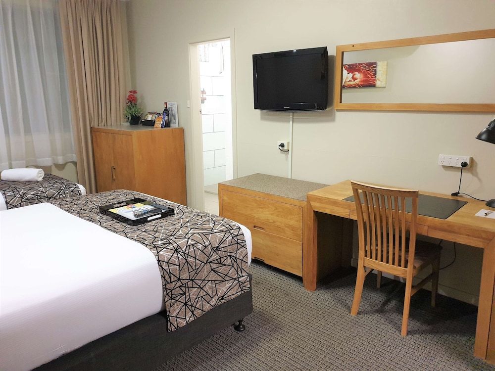 Executive Room, Multiple Beds, Non Smoking (Walk-in Shower) photo 3