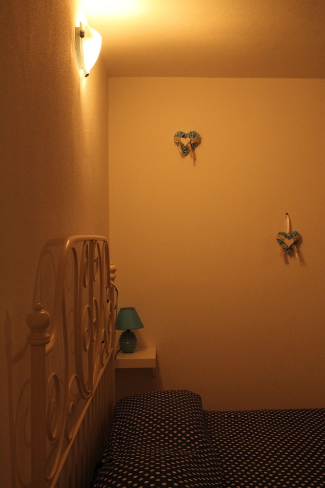 Single Room, Shared Bathroom, Garden View