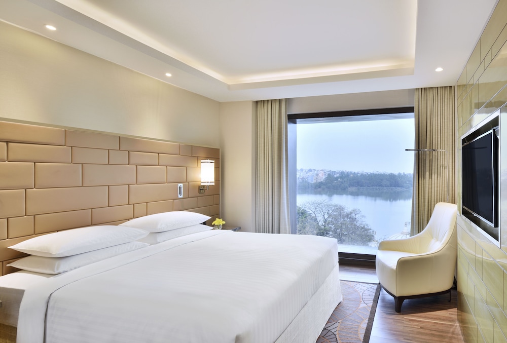 Junior Suite, 1 King Bed photo 2