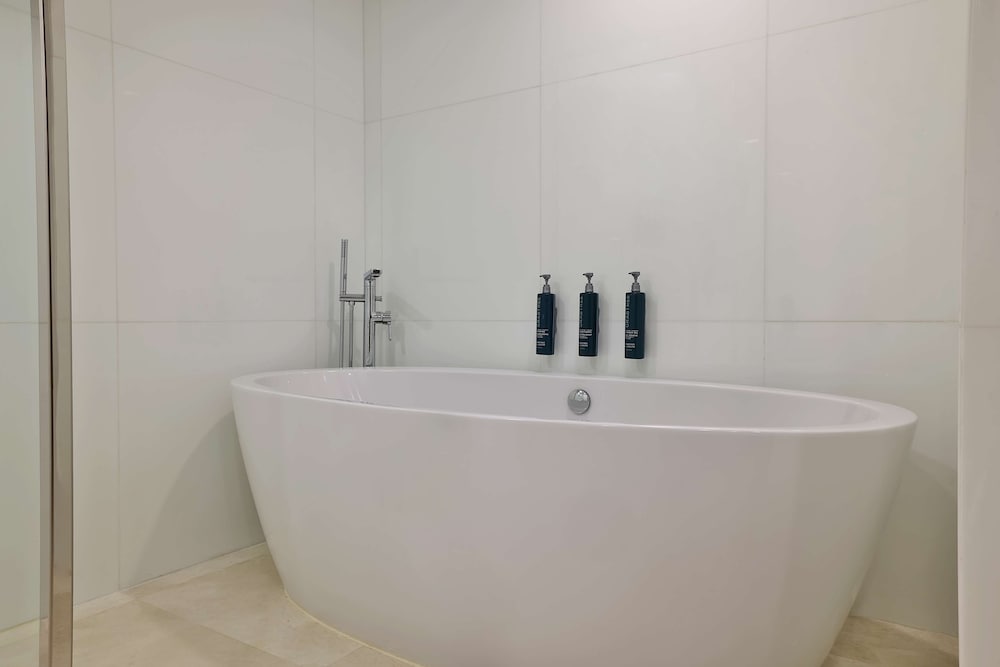 Suite, 1 King Bed, Sea View