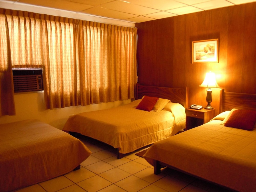 Comfort Room, Multiple Beds, Non Smoking photo 1