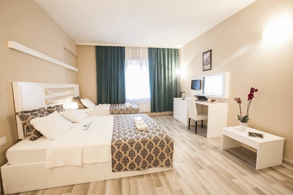 Standard Triple Room, 3 Twin Beds photo 3