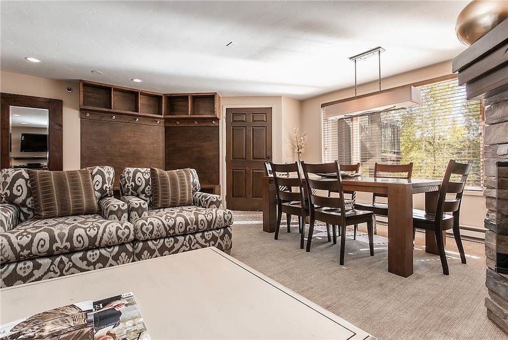 Condo, 2 Bedrooms, Microwave, Mountain View (Terracehouse 82) photo 3