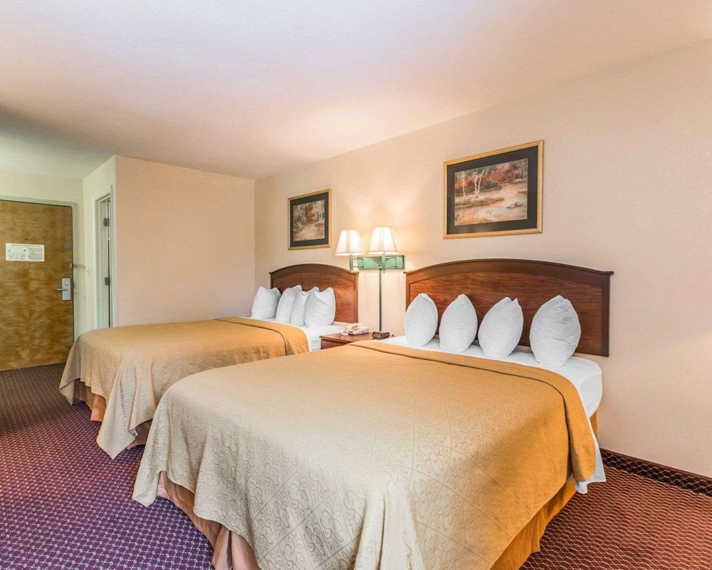 Standard Room, 2 Queen Beds, Non Smoking - Photo 4
