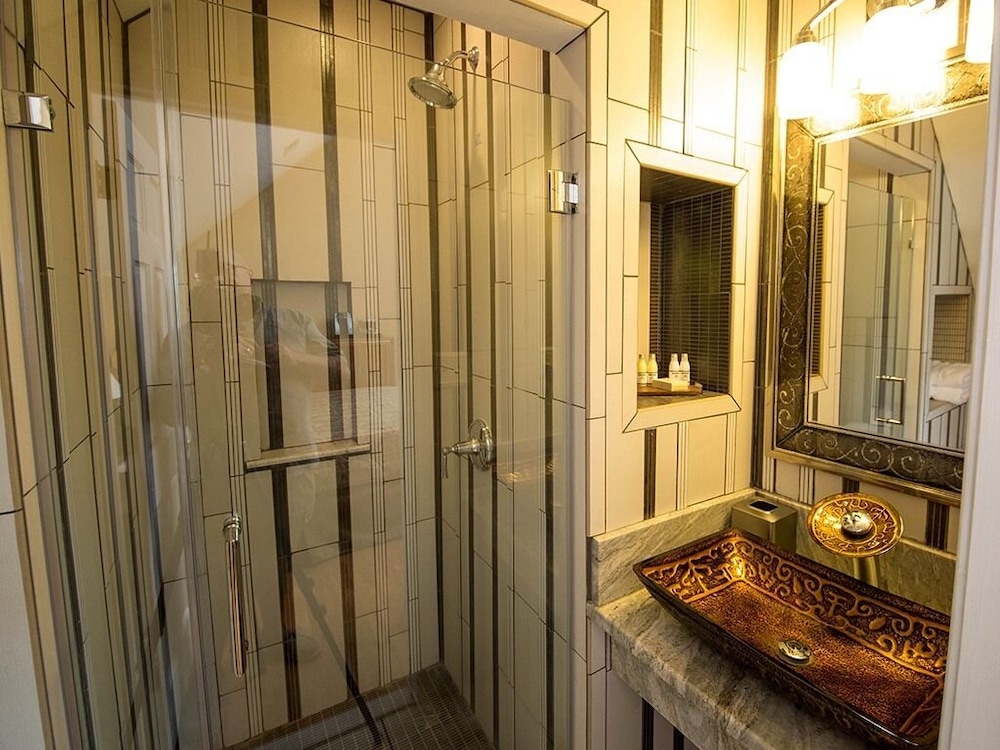 Luxury Double Room, Ensuite, Harbor View (The Diplomat) photo 2