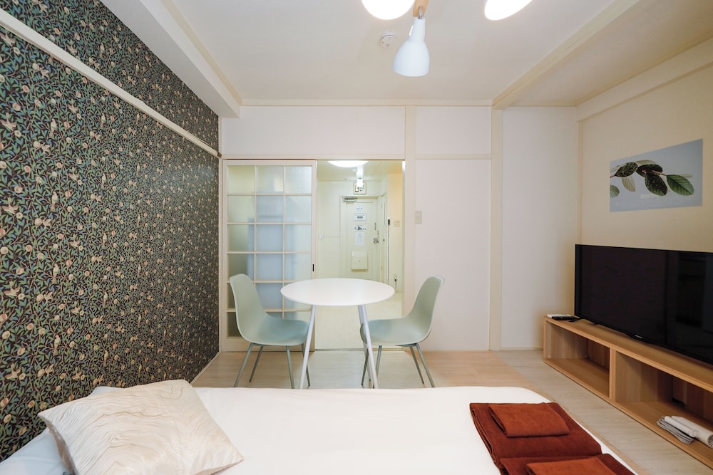 Basic Apartment photo 2