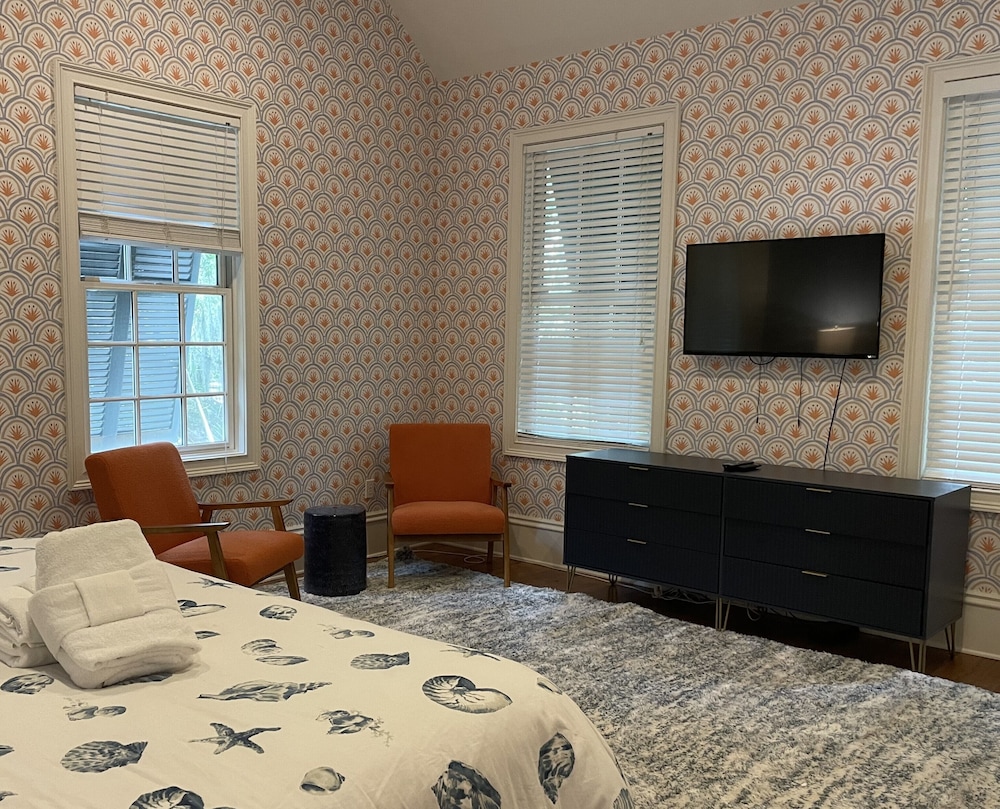 House, Multiple Beds, Kitchen, Pool View (2 Belted Kingfisher)