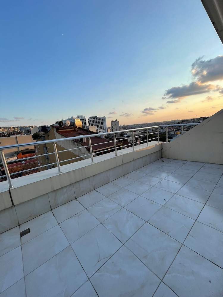 Penthouse With Balcony And Kitchenette photo 2