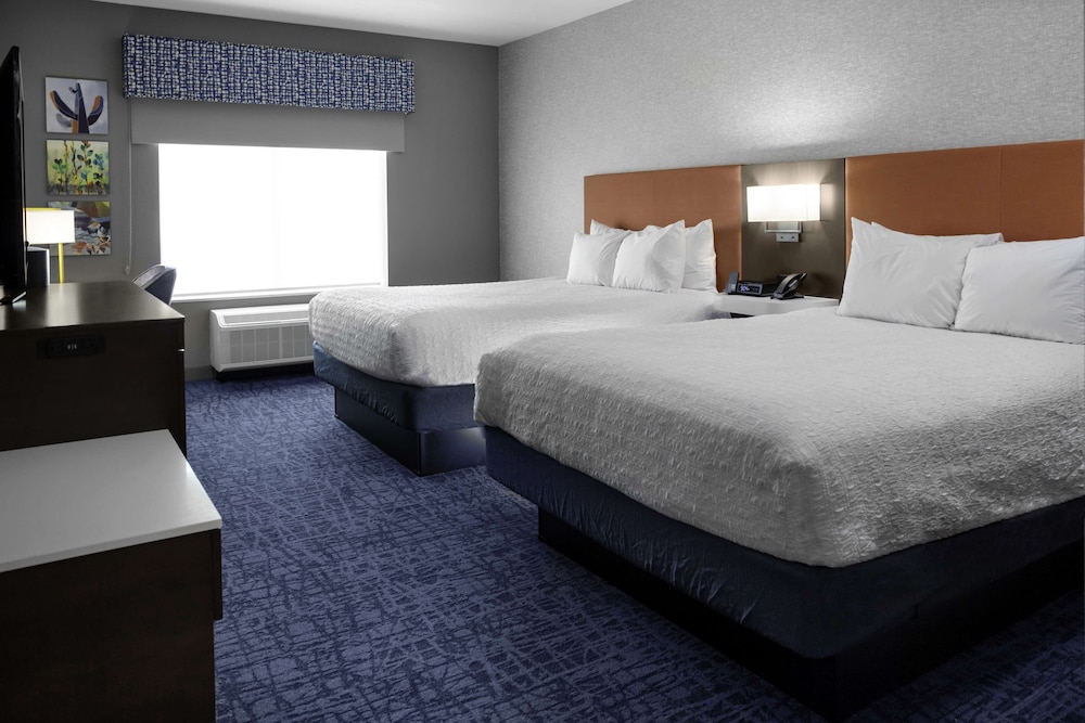 Room, 2 Queen Beds, Refrigerator - Photo 1