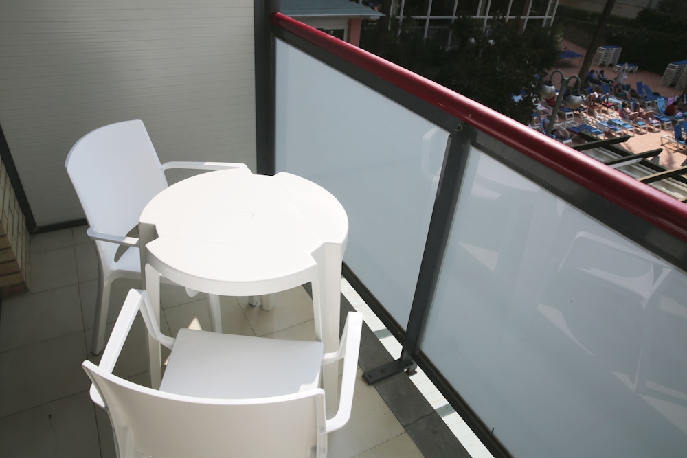 Standard Room, Balcony, Pool View - Photo 10