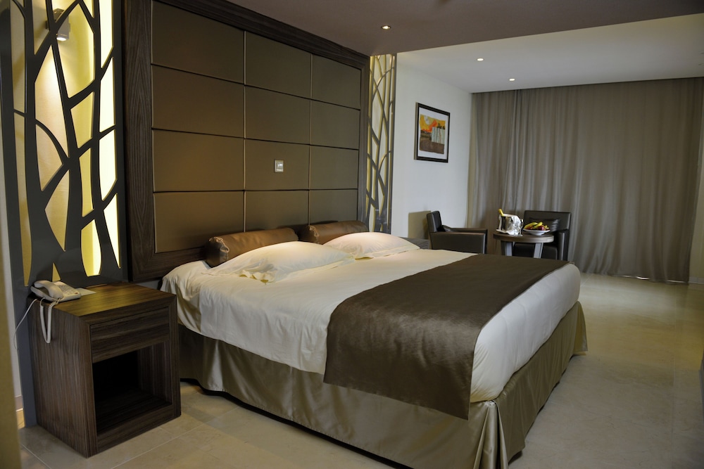 Deluxe Room, Partial Sea View - Photo 1