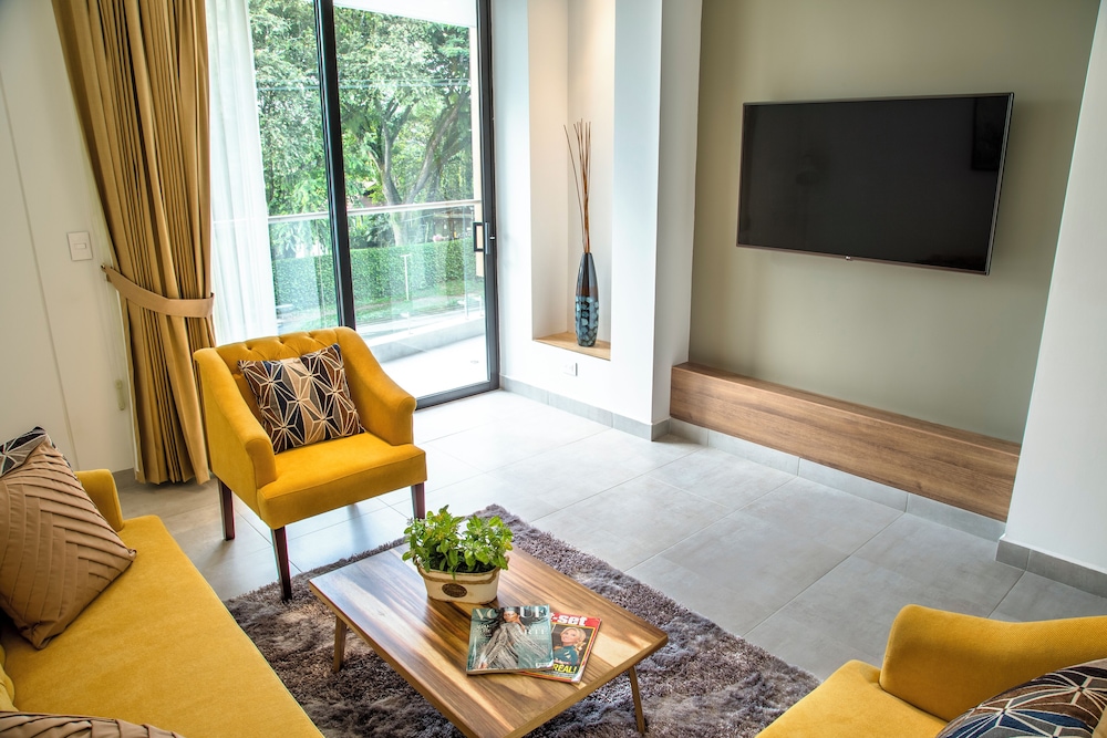 Deluxe Suite - Photo 1