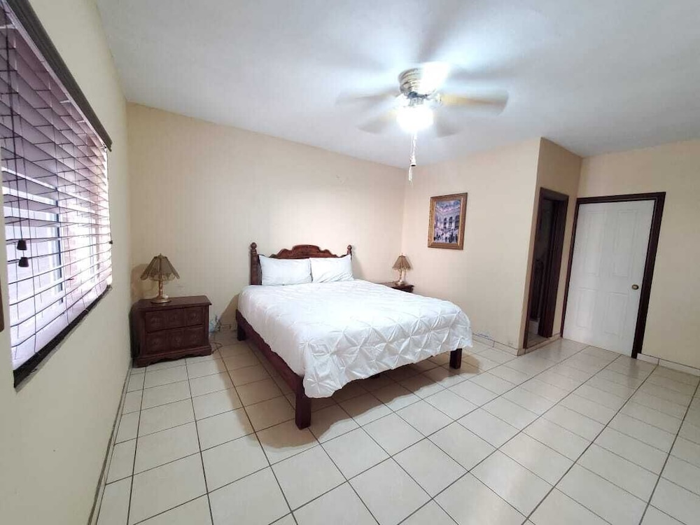 Family House, 6 Bedrooms, Valley View, Mountainside