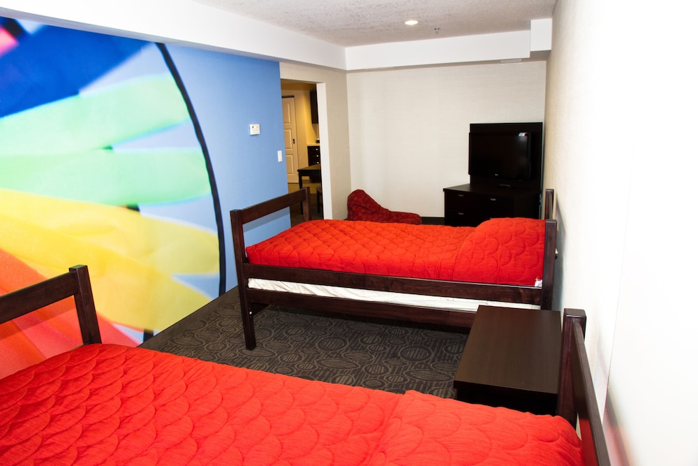 Suite, Multiple Beds, Non Smoking - Photo 6