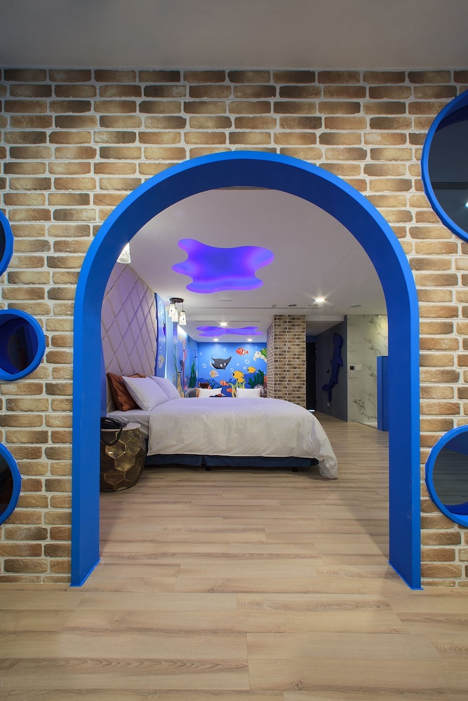 The bottom of the sea themed family room photo 3
