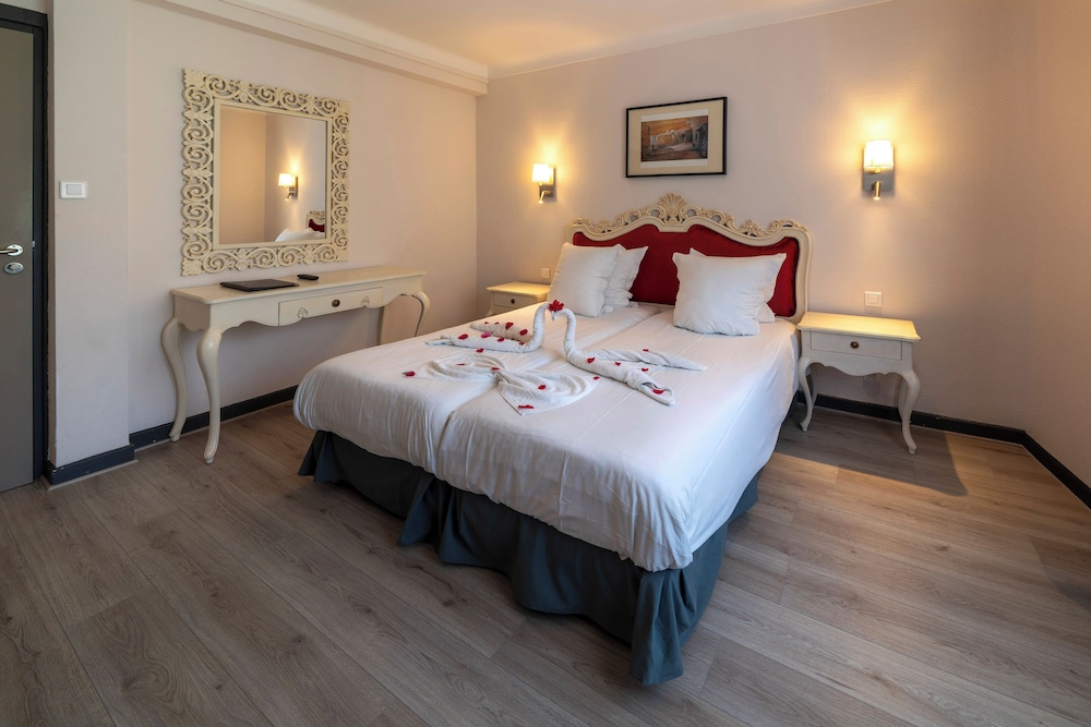 Standard Double or Twin Room photo 1