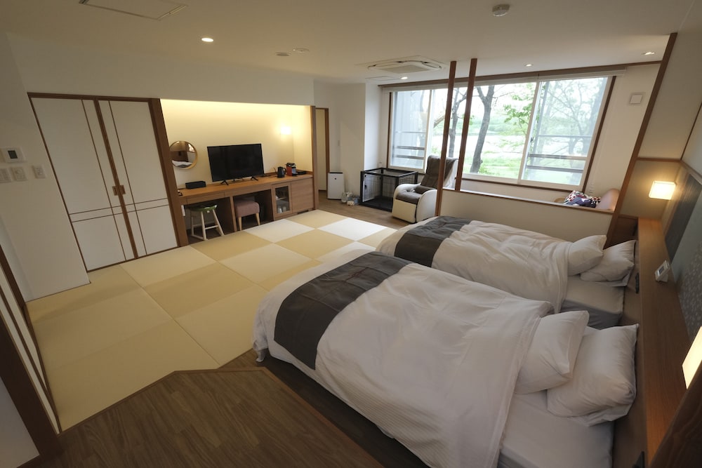 Dog Friendly Japanese Western Style Room, 61sqm (River side), Non Smoking photo 2
