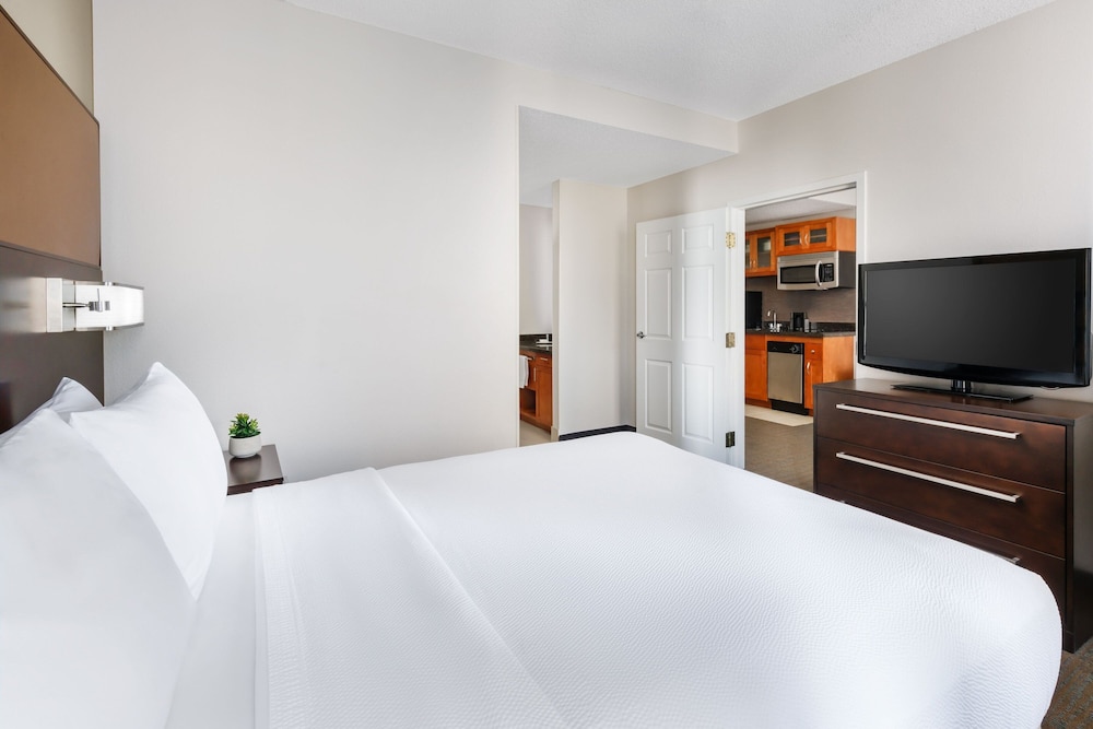 Suite, 1 Bedroom - Photo 3