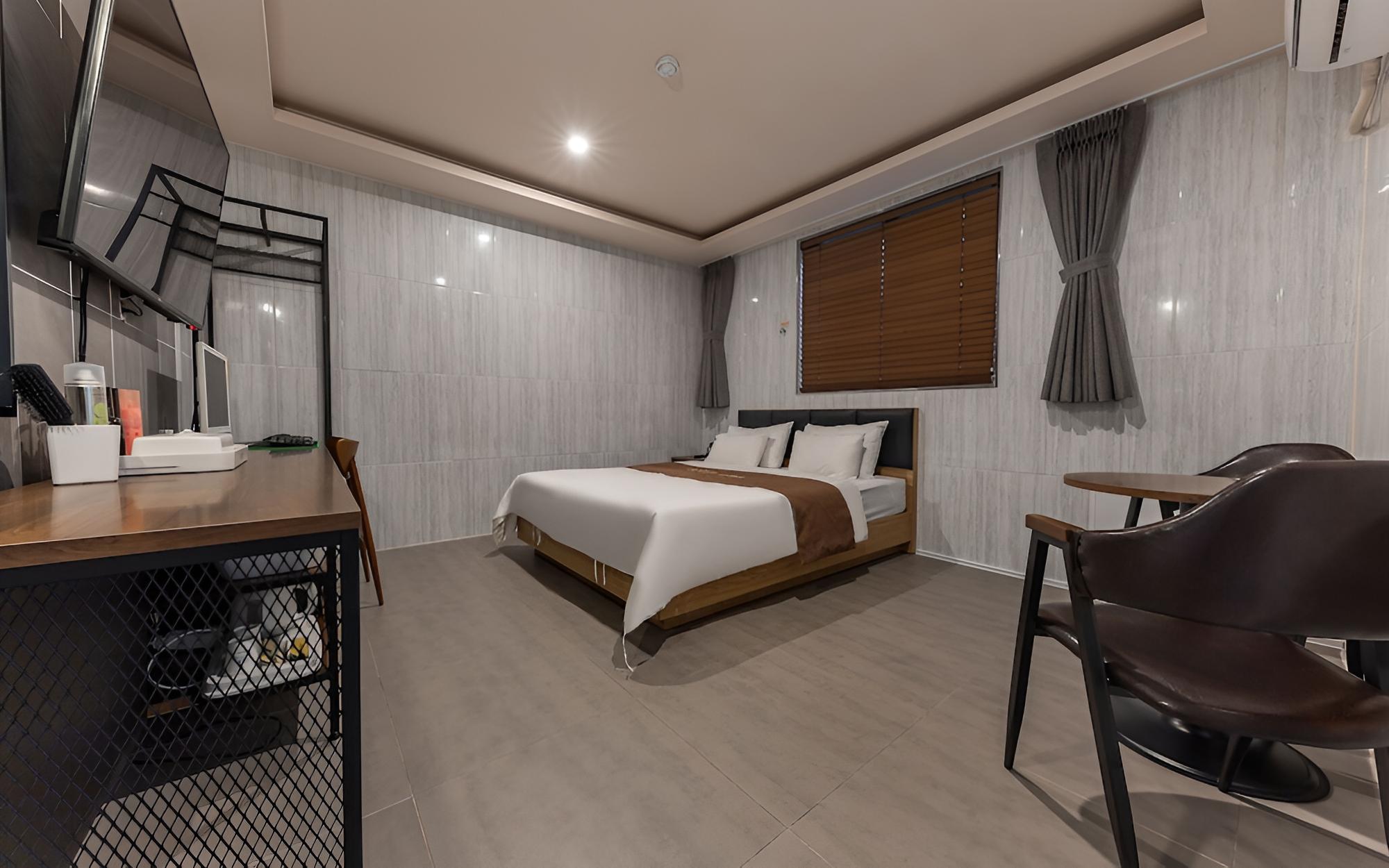 Room (Standard B) - Photo 1