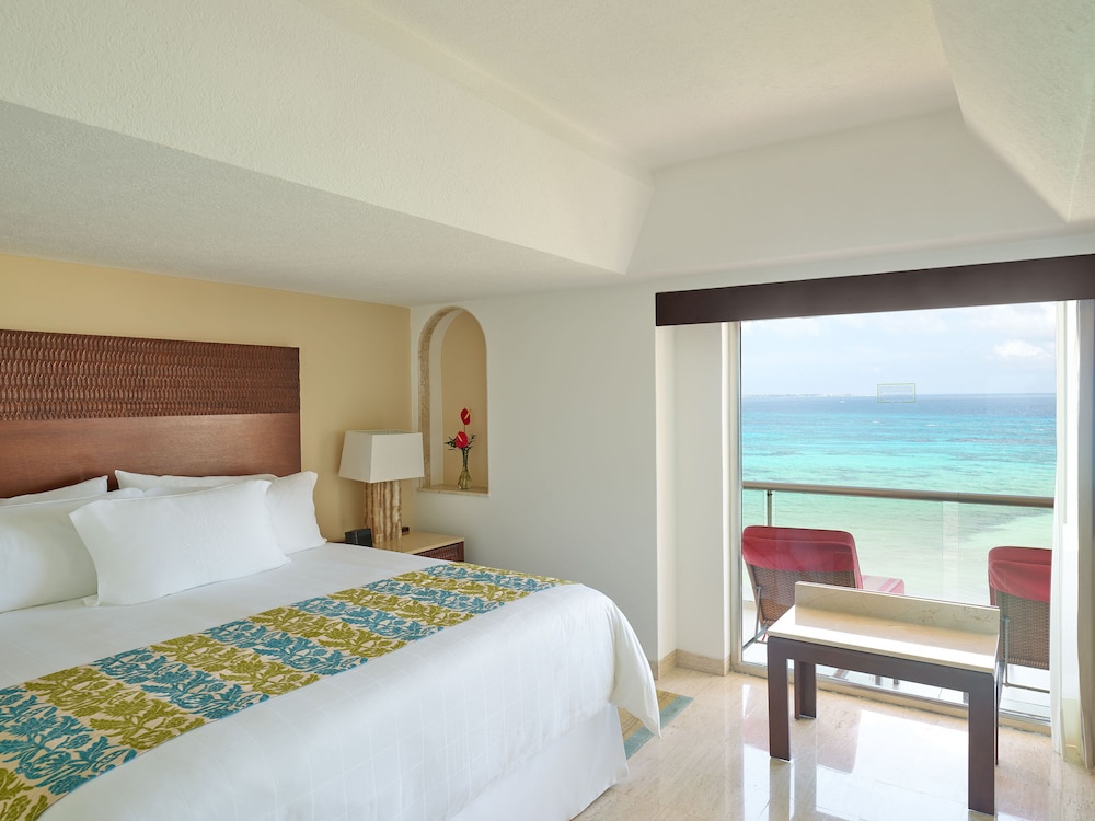 Infinite Ocean Front Two Bedroom Master Suite (1K+2Q) - Photo 10