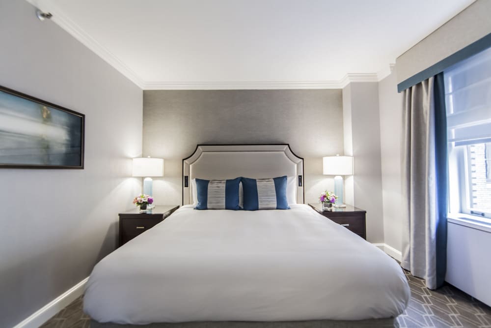 Suite, 1 King Bed with Sofa bed, City View (1 Bedroom) - Photo 4