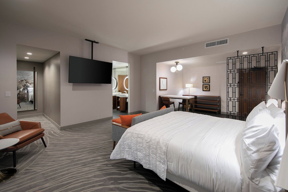 Executive Room, 1 King Bed - Photo 3