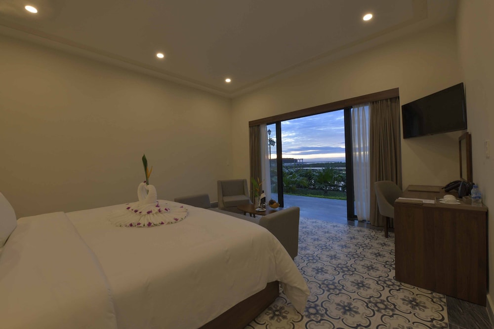 River & Lake View Villa - Photo 12