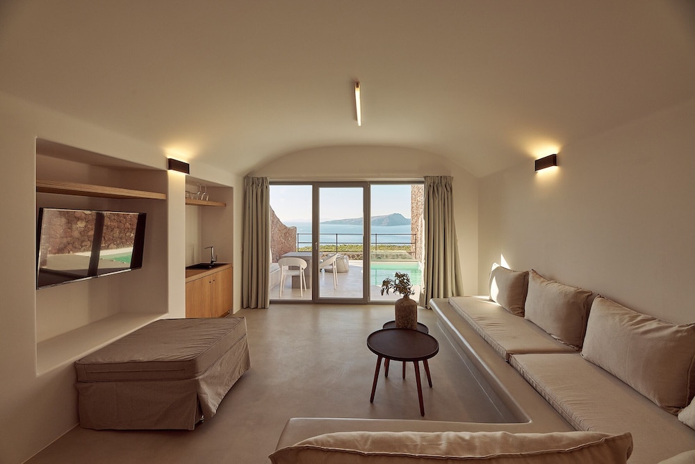 Infinity Residences with Outdoor Hot Tub - Photo 2