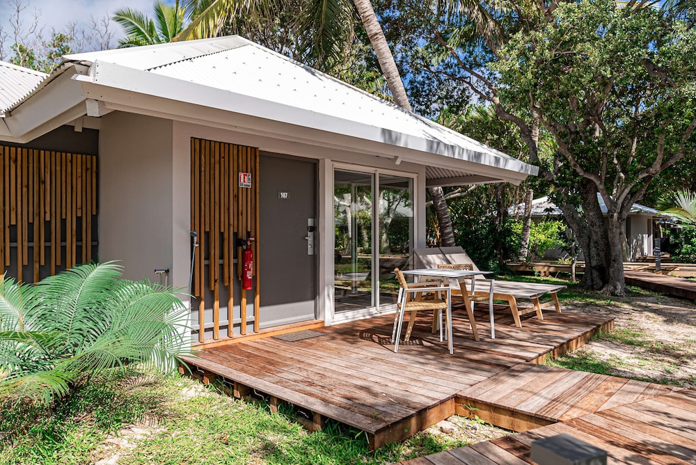 Deluxe Bungalow, 1 King Bed, Garden Area - Photo 2