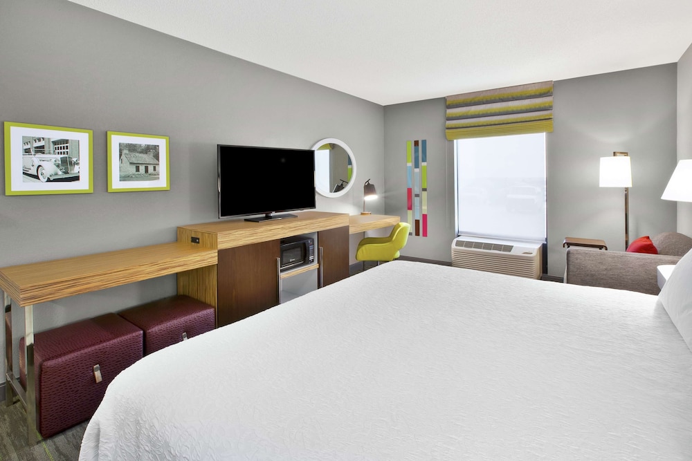 Room, 1 King Bed, Non Smoking - Photo 4