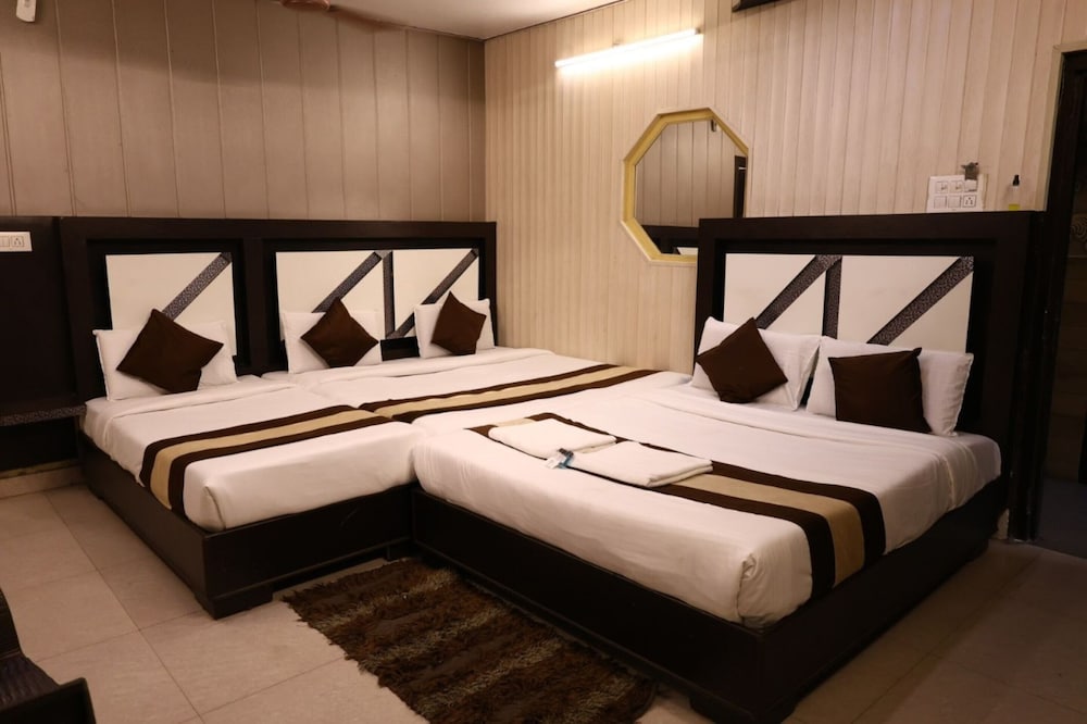 Deluxe Triple Room, City View photo 3