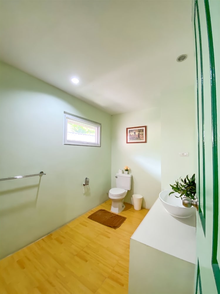 Deluxe Duplex Garden Bungalow photo 3