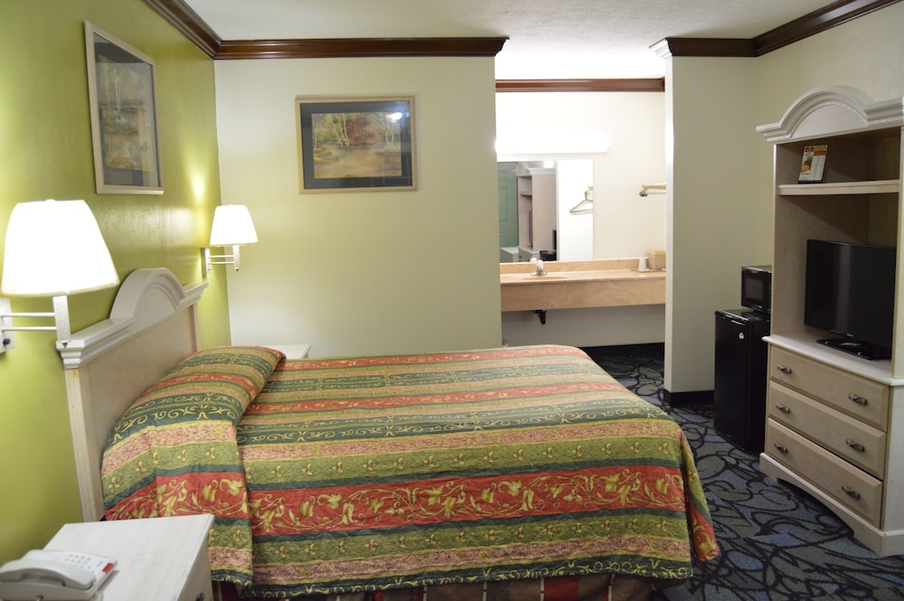 Standard Room, 1 Queen Bed photo 2