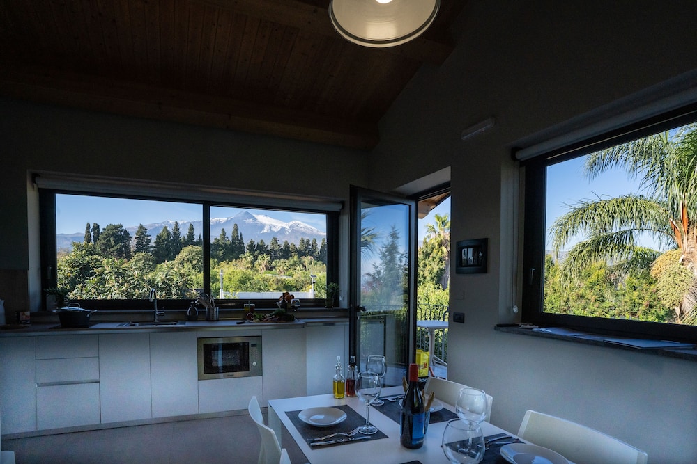 Superior Apartment, Mountain View photo 2