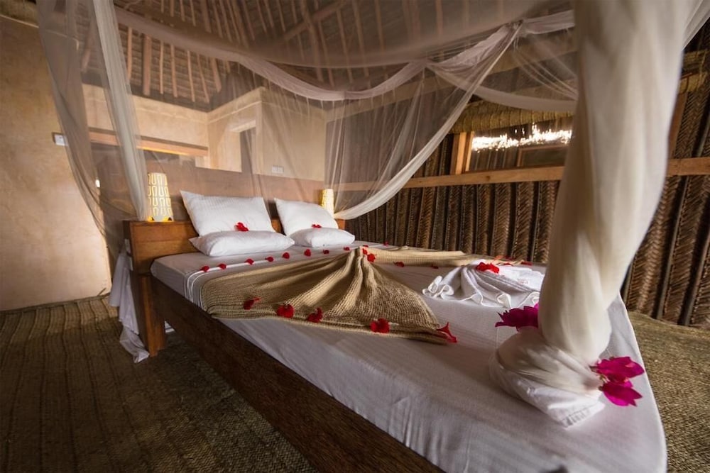 Room, 1 King Bed, Beachfront (40 m2) photo 3