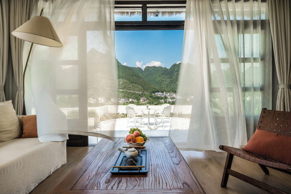 Premier Suite, Hill View photo 3