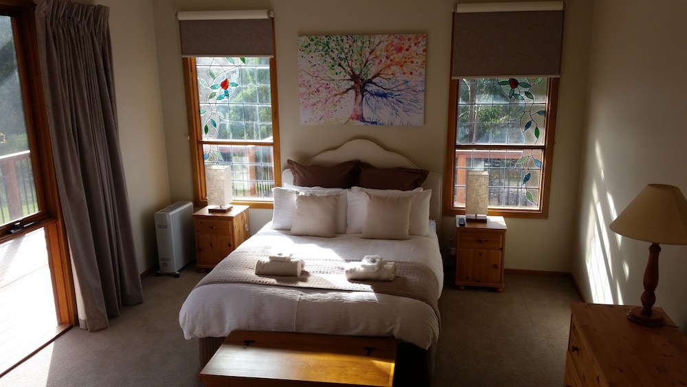 House, 2 Bedrooms photo 1