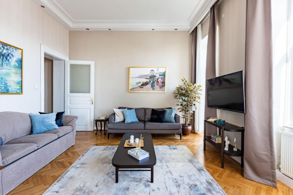 Apartment photo 3