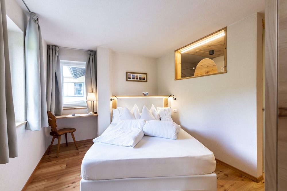 Standard Double Room, 1 Double Bed, Mountain View photo 3
