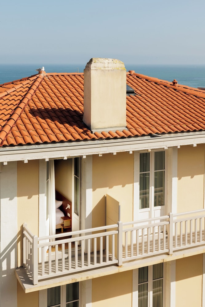 Deluxe Double Room, 1 Queen Bed, Sea Facing thumbnail 6
