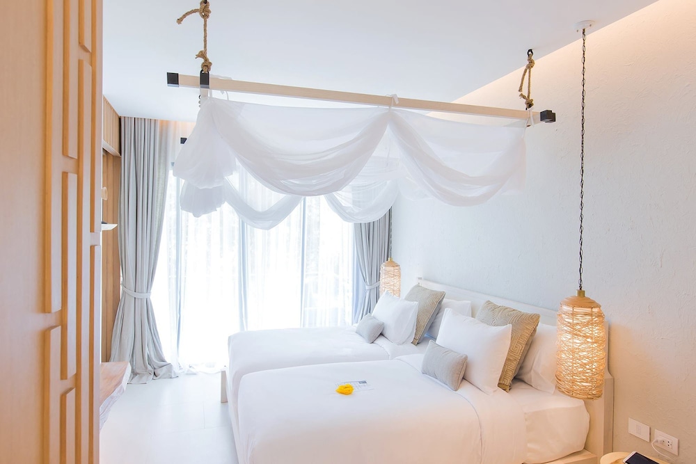 Oriental Room Twin bed photo 3