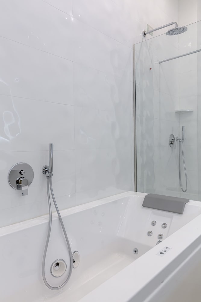Junior Suite, Jetted Tub - Photo 33